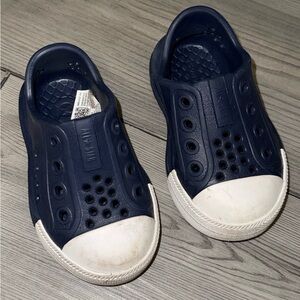 Converse Kids size 6 Shoe Slip-On in Navy and White